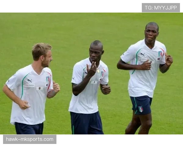 巴洛特利哪去了？球场上炸裂狂人，生活里竟像个悄悄话大佬？