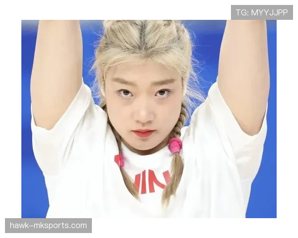 李梦赛场像邻家妹妹，走出通道却拎着还带价签的名牌包——画面太扎心